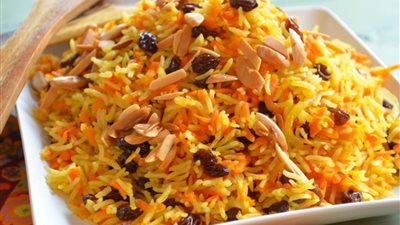 في أقل 6 دقائق .. طريقة عمل الأرز بالخلطة والمكسرات ..فيديو