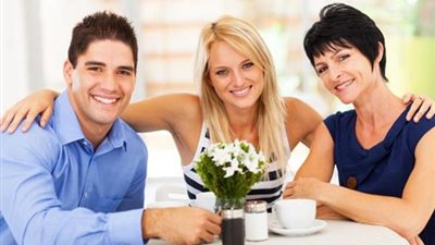 «حرب السلايف».. كيف تتعامل الحموات مع زوجات أبنائهن؟ 