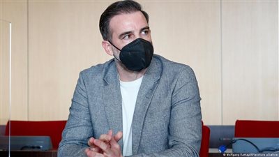 أرسل فيديوهات إباحية لصديقاته.. حبس 10 أشهر لـ كريستوف ميتسلدر