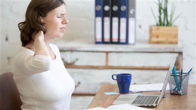 انحناء العمود الفقري.. تعرفي على أسباب الإصابة وروشتة العلاج 