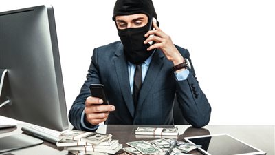 نائب رئيس مجلس الدولة: 5 ضوابط لاستخدام مواقع التواصل.. والقانون وضع عقوبة الابتزاز