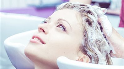 للوقاية من تلف الشعر.. منتجات طبيعية بديلة للشامبو