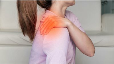 تعرفي على أسباب الإصابة بألم في الكتف.. وطرق الوقاية والعلاج