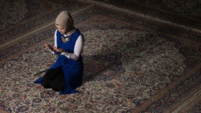 كيف تتقربين إلى الله في العشر الأواخر من رمضان؟ | فيديو