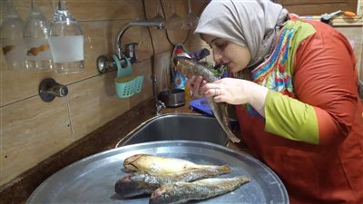 استشاري باطنة تكشف خطورة تناول الفسيخ في رمضان.. فيديو