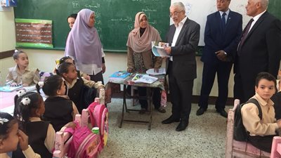 برلماني يُطالب بتثبيت الـ 36 ألف معلم لسد العجز استعدادًا للعام الدراسي الجديد