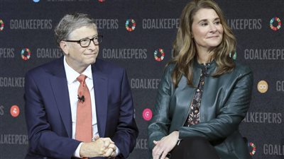 بيل جيتس يطلق زوجته بعد 27 عامًا من الزواج