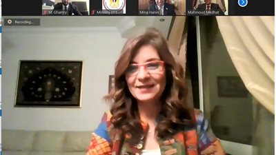 أبناء مصر يغزون الحياة السياسية في الغرب.. وزيرة الهجرة تعقد لقاءً افتراضيًا مع شابين مصريين بالخارج