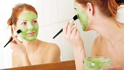 لصاحبات البشرة الدهنية.. طرق العناية ببشرتك قبل العيد