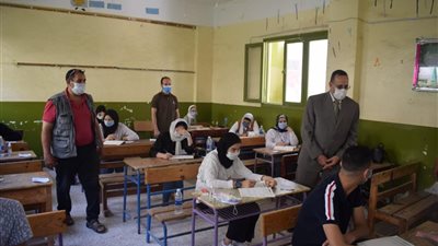 وزير التعليم يحسم اصطحاب الكتاب بامتحانات الثانوية العامة