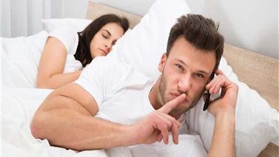 احذري.. 10 تصرفات تكتشفين بها خيانة زوجك