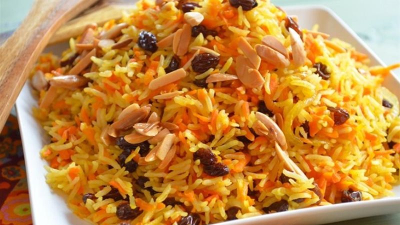 الأرز بالخلطة والمكسرات