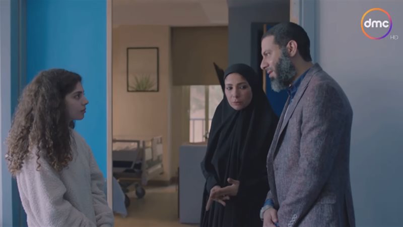 منى زكي تعود لمصر
