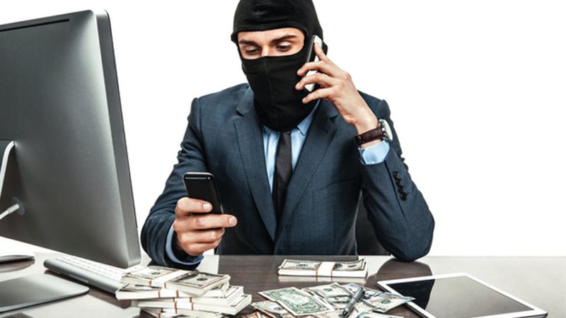 مواقع التواصل.. والقانون