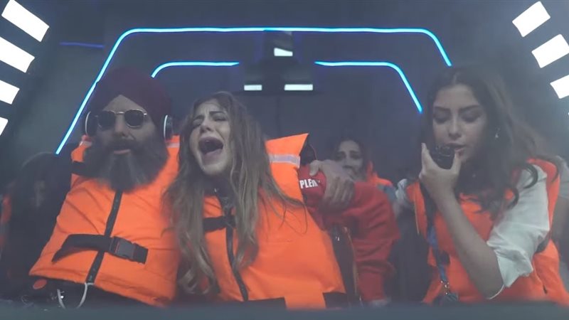 رامز جلال يلامس جسد