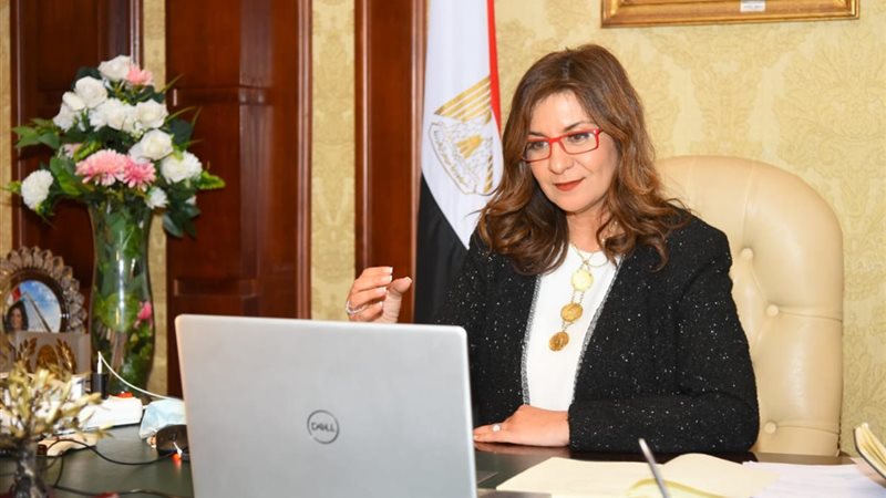 السفيرة نبيلة مكرم