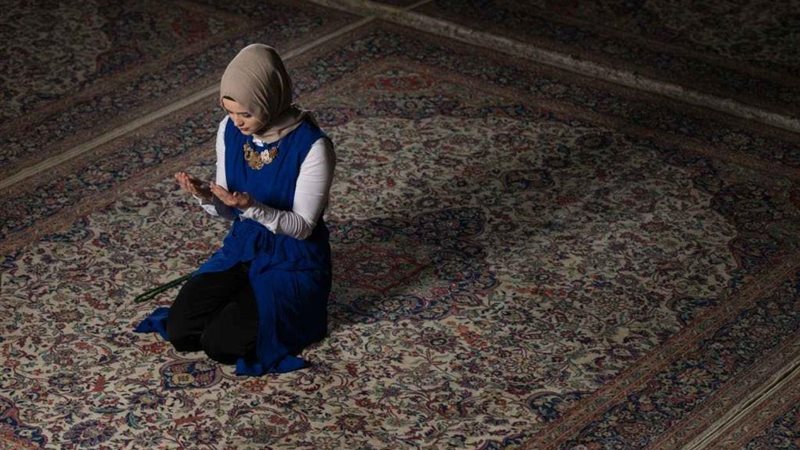 كيف تتقربين إلى الله