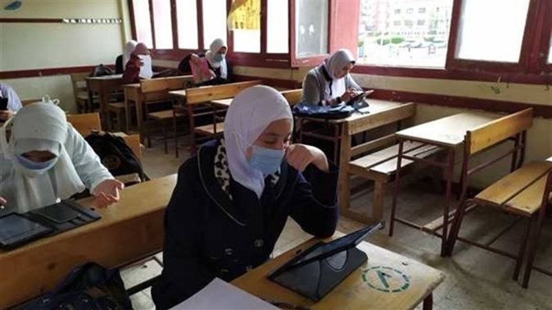 طلاب أولى وثانية