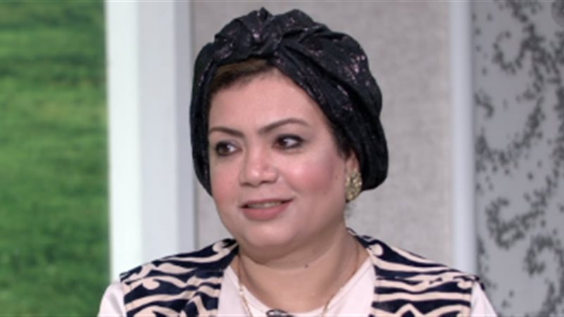 خبيرة التجميل منى