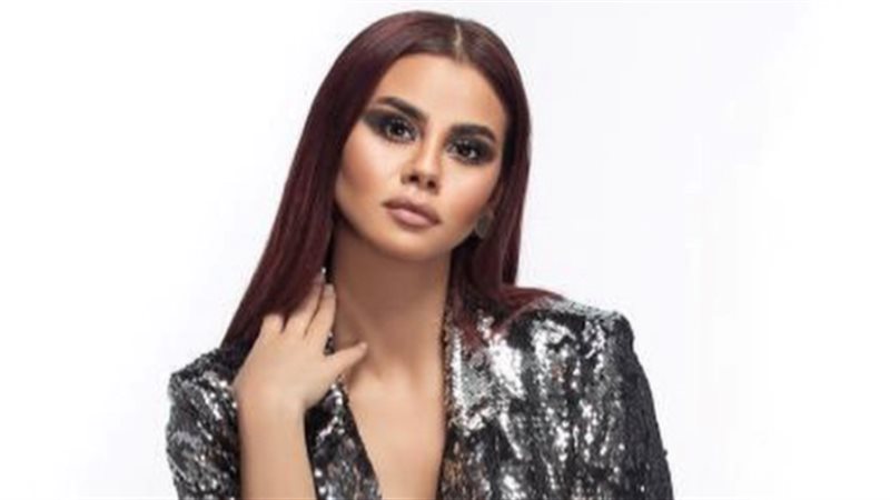 الفنانة منة عرفة
