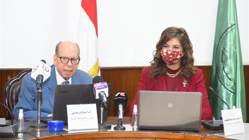 السفيرة نبيلة مكرم