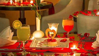 بالشموع.. اصنعي لحظاتك الرومانسية داخل بيتك في العيد