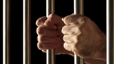 هدد بذبح طفل بالساطور.. تجديد حبس العاشق الولهان في الشيخ زايد 