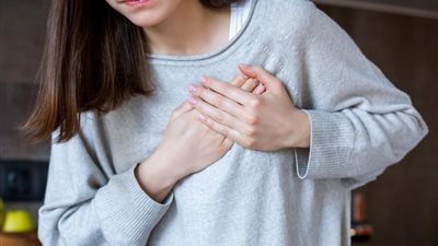 الذبحة الكاذبة.. تعرفي على أعراضها وأسباب الإصابة بها