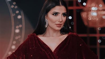 مي عمر: «كان نفسي أمثل مع عمر الشريف»