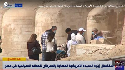 وزير السياحة يرافق الأمريكية المصابة بالسرطان في جولة بالأهرامات (فيديو)