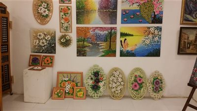 «منى البيه».. فنانة صعيدية من صُنع «السلك بلاستر»