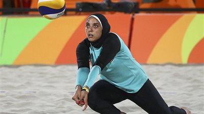  دعاء غباشي تكشف أسرار لعب الكرة الطائرة الشاطئية 