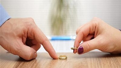 جوزي بيشتمني وإيده طويلة.. «منى» لمحكمة الأسرة: أفضل لقب طالق