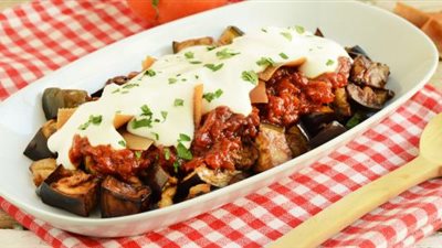 طريقة عمل «فتة المكدوس السوري» من مطبخ الشيف توتا مراد| فيديو