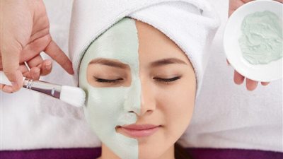 بالخطوات.. جلسة منزلية لتنظيف بشرتك بكل سهولة قبل العيد