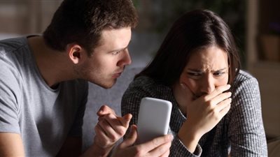 خانتني مع ابني.. كارم يطالب بإثبات خيانة زوجته