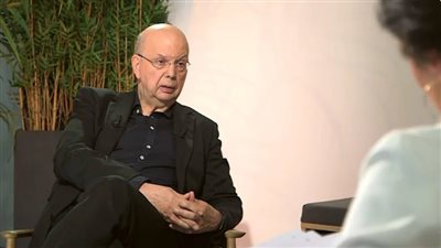 سياسي فرنسي: المرأة المسلمة هي الأكثر احتراما في العالم