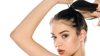 «أربطيه ورطبيه».. 8 طرق بسيطة للحفاظ على صحة شعرك أثناء النوم