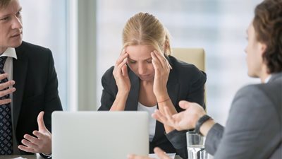 خبير نفسي لـ أصحاب الطاقة السلبية: اعتزل ما يؤذيك