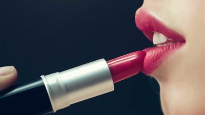 «سبانش بينك ونيود كيت».. أحدث ألوان أحمر الشفاه لزفاف 2021