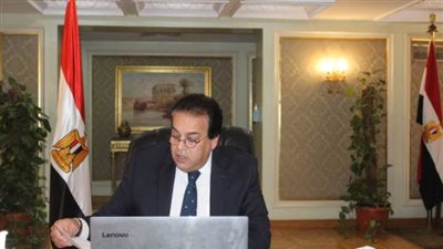 وزير التعليم العالي يستعرض تقريرًا حول فروع الجامعات الأجنبية
