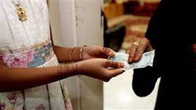 سؤال للأمهات.. يا ترى أول عيدية لكِ كانت كام؟