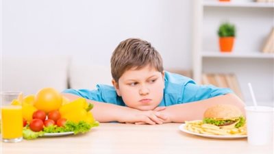 تعرفي على خطورة السِمنة لدى الأطفال وطريقة الحماية منها