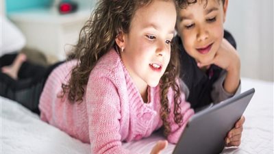 لهذه الأسباب.. طبيبة تُحذر من سهر الأطفال (فيديو) 