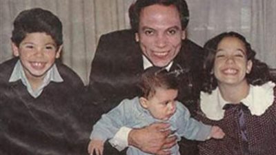 زوجة الزعيم: «عادل إمام خجول غير اللي بتشوفوه علي الشاشة خالص»