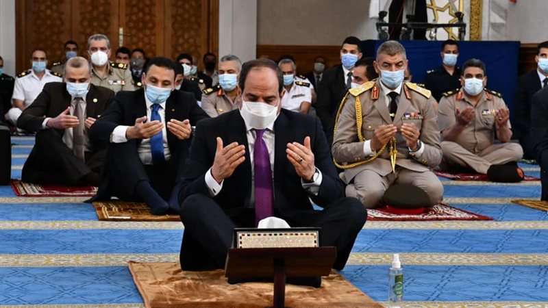 الرئيس السيسى يؤدي
