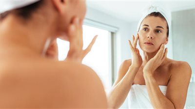 8 أخطاء تزيد من معاناة البشرة الدهنية | فيديو