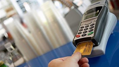 الحكومة تنفي تحصيل رسوم نظير الدفع الإلكتروني عند سداد مستحقات الخدمات