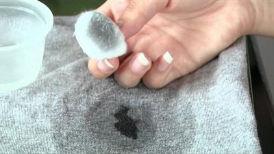 أسرع طريقة لإزالة الحبر من الملابس