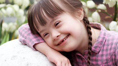 ضحاياه من الفتيات.. مؤسسة مبادرة توعوية عن «متلازمة ريت»